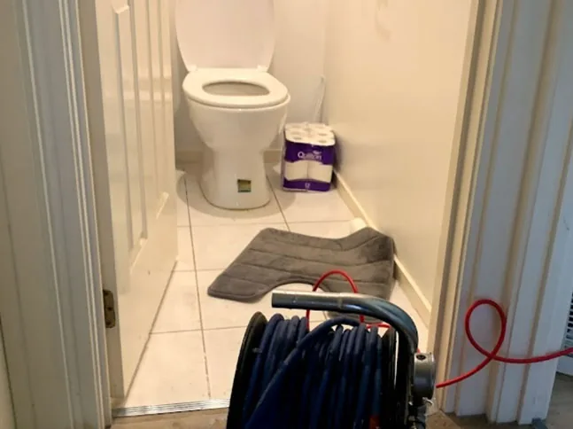 Technicien pour débouchage de toilettes bouchées